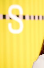 HAILEE STEINFELD at MTV Video Music Awards 2015 in Los Angeles