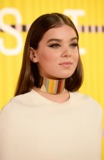 HAILEE STEINFELD at MTV Video Music Awards 2015 in Los Angeles