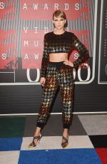 TAYLOR SWIFT at MTV Video Music Awards 2015 in Los Angeles