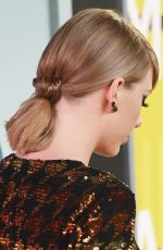 TAYLOR SWIFT at MTV Video Music Awards 2015 in Los Angeles