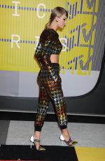 TAYLOR SWIFT at MTV Video Music Awards 2015 in Los Angeles