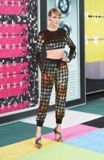 TAYLOR SWIFT at MTV Video Music Awards 2015 in Los Angeles