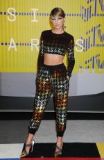 TAYLOR SWIFT at MTV Video Music Awards 2015 in Los Angeles