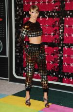 TAYLOR SWIFT at MTV Video Music Awards 2015 in Los Angeles