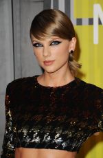 TAYLOR SWIFT at MTV Video Music Awards 2015 in Los Angeles