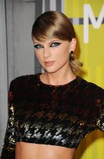 TAYLOR SWIFT at MTV Video Music Awards 2015 in Los Angeles