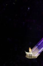 TAYLOR SWIFT and AVRIL LAVIGNE Performs at 1989 World Tour in San Diego 08/29/2015