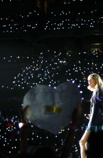 TAYLOR SWIFT and AVRIL LAVIGNE Performs at 1989 World Tour in San Diego 08/29/2015