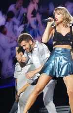 TAYLOR SWIFT and AVRIL LAVIGNE Performs at 1989 World Tour in San Diego 08/29/2015