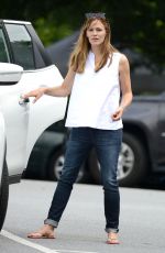 JENNIFER GARNER Out and About in Atlanta 08/01/2015