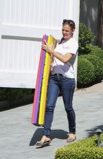 JENNIFER GARNER Shopping at Color Me Mine in Los Angeles 08/29/2015