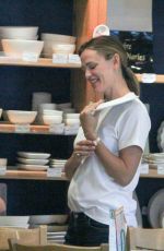 JENNIFER GARNER Shopping at Color Me Mine in Los Angeles 08/29/2015