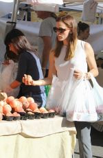 JENNIFER GARNER Shopping at Farmer