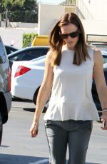 JENNIFER GARNER Shopping at Farmer