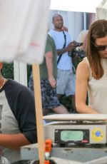 JENNIFER GARNER Shopping at Farmer
