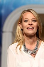 JERI RYAN at 14th Annual Official Star Trek Convention