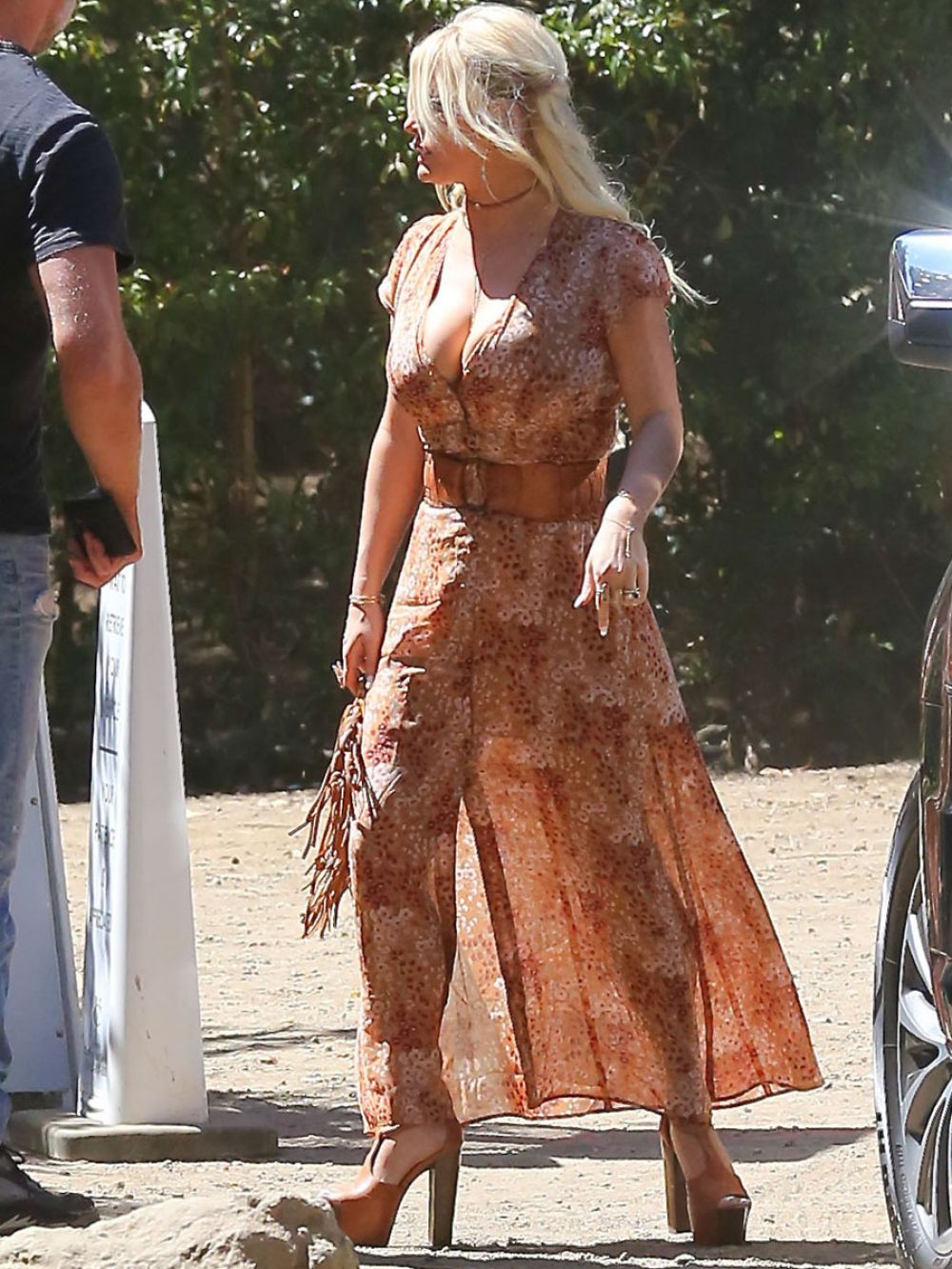 JESSICA SIMPSON Out and About in Calabasas 08/24/2015 JESSICA SIMPSON Out and About in Calabasas 08/24/2015