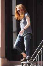 JULIANNE MOORE Leaves Her Home on West Village 08/25/2015