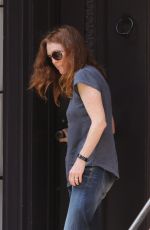 JULIANNE MOORE Leaves Her Home on West Village 08/25/2015