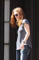 JULIANNE MOORE Leaves Her Home on West Village 08/25/2015