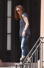 JULIANNE MOORE Leaves Her Home on West Village 08/25/2015