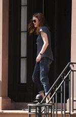 JULIANNE MOORE Leaves Her Home on West Village 08/25/2015