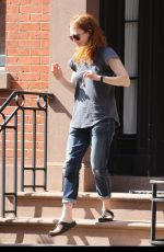 JULIANNE MOORE Leaves Her Home on West Village 08/25/2015