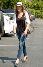 JULIE BENZ Shopping at Bristol Farms in Beverly Hills 08/20/2015