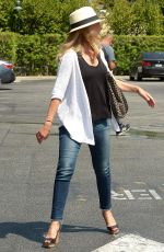 JULIE BENZ Shopping at Bristol Farms in Beverly Hills 08/20/2015