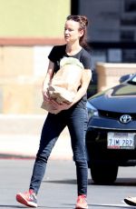 JULIETTE LEWIS Leaves Grocery Sotre in Studio City 08/14/2015