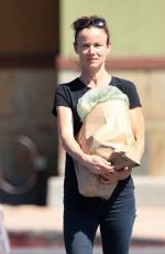 JULIETTE LEWIS Leaves Grocery Sotre in Studio City 08/14/2015