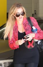 KHLOE KARDASHIAN Arrives at a Gym in Los Angeles 08/04/2015