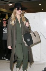 KHLOE KARDASHIAN Arrives at Airport in Sydney 08/02/2015