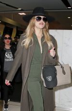 KHLOE KARDASHIAN Arrives at Airport in Sydney 08/02/2015