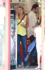 MICHELLE HNZIKER Shopping at Salina Baby Shop in Milan 08/01/2015