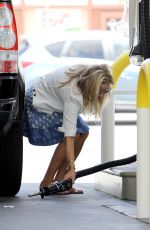 REESE WITHERSPOON at a Gas Station in Brentwood 08/03/2015