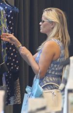 REESE WITHERSPOON Shopping at Equipment Clothing Store in Los Angeles 08/03/2015