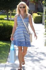 REESE WITHERSPOON Shopping at Equipment Clothing Store in Los Angeles 08/03/2015