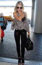 ROSIE HUNTINGTON-WHITELEY Arrives at Los Angeles International Airport 08/29/2015