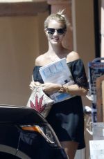 ROSIE HUNTINGTON-WHITELEY Out and About in Malibu 08/23/2015