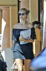 ROSIE HUNTINGTON-WHITELEY Out and About in Malibu 08/23/2015
