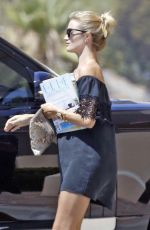 ROSIE HUNTINGTON-WHITELEY Out and About in Malibu 08/23/2015