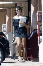 ROSIE HUNTINGTON-WHITELEY Out and About in Malibu 08/23/2015