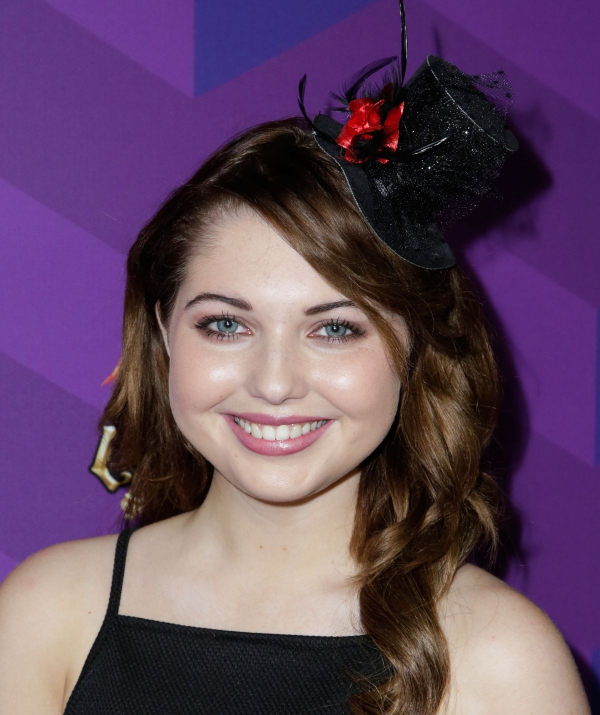 sammi-hanratty-at-just-jared-s-way-to-wonderland-party-in-west-hollywood_4.