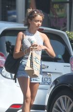 SARAH HYLAND Leaves a Starbucks in Los Angeles 08/01/2015