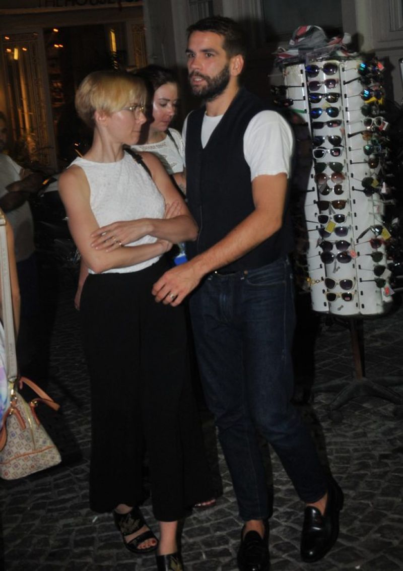 SCARLETT JOHANSSON Out and About in Istanbul 08/17/2015 SCARLETT JOHANSSON Out and About in Istanbul 08/17/2015