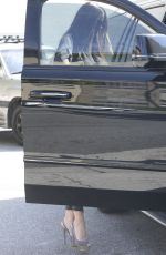 SOFIA VERGARA Leaves Cafe Roma in Beverly Hills 08/26/2015