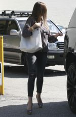 SOFIA VERGARA Leaves Cafe Roma in Beverly Hills 08/26/2015