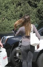 SOFIA VERGARA Leaves Cafe Roma in Beverly Hills 08/26/2015