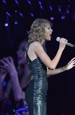 TAYLOR SWIFT and AVRIL LAVIGNE Performs at 1989 World Tour in San Diego 08/29/2015
